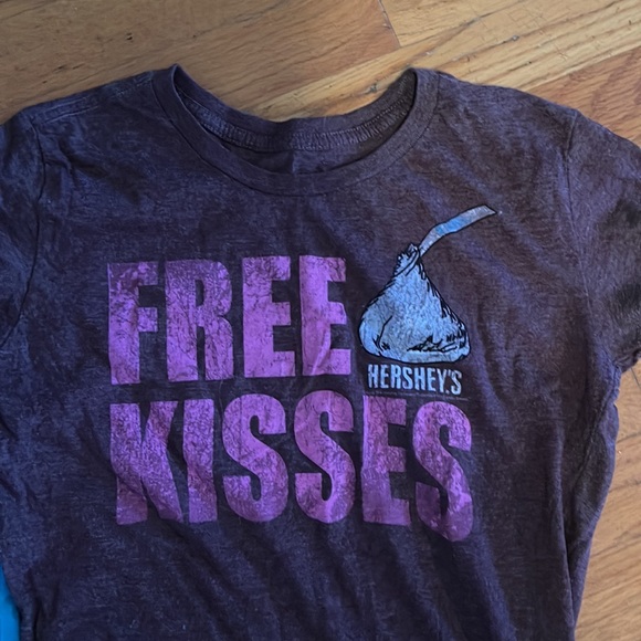 Two women’s Tee Shirts - Picture 3 of 5